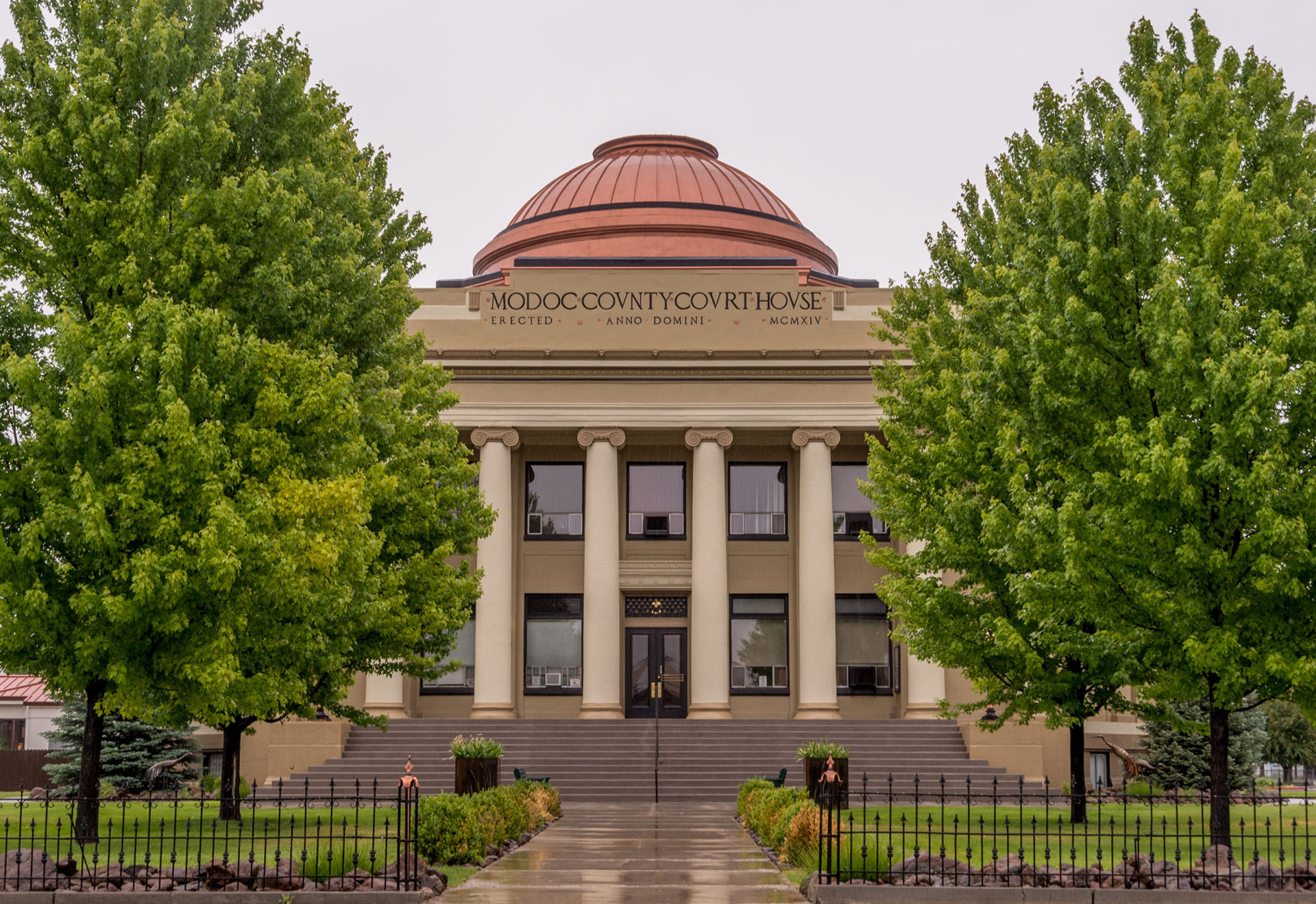 Modoc County Court House front steps